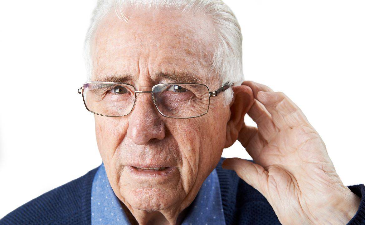 Chỉ có khoảng 30% người trên 65 tuổi mắc các bệnh về thính giác trong tổng 48 triệu người khiếm thính