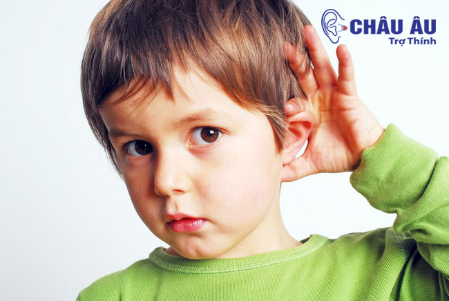 Khiếm thính có thể xảy ra bởi các nguyên nhân bẩm sinh như di truyền, hoặc các di tật trong quá trình mang thai