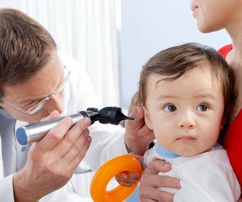 Sàng lọc thính lực là phương pháp sử dụng máy để đo âm ốc tai ( OAE) cho trẻ sơ sinh