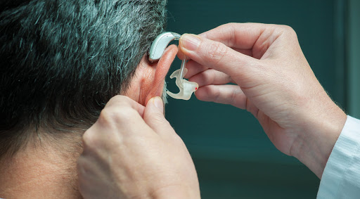 Có thể sử dụng máy trợ thính để điều trị bệnh Meniere ( rối loạn thính lực ), tuy nhiên cần có sự chỉ dẫn của các bác sỹ